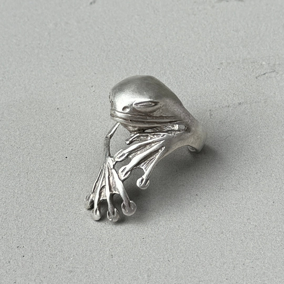 large frog silver ring with antique oxidised silver finish