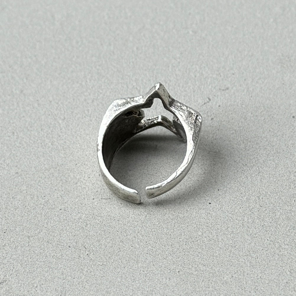 photo of the back of a silver ring with a shooting star design and vintage silver finish.